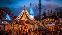 Ingen jul uden Tivoli! Oplev når haven er smukt pyntet op til jul – det bliver ikke mere magisk. Med Klub Dahl får du 20% i rabat.