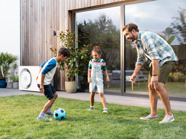 B2500px_Family_playing_outside_V2.png