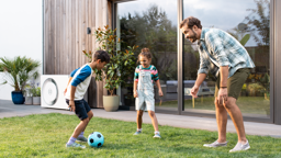 B2500px_Family_playing_outside_V2.png
